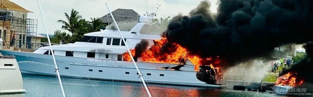 克罗地亚码头发生火灾  22艘游艇被烧毁w13.jpg