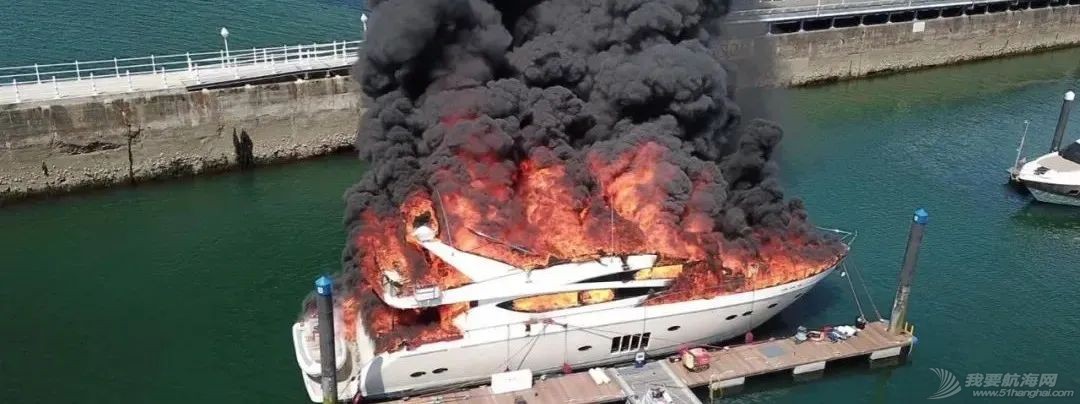 克罗地亚一游艇码头突发大火,22艘游艇被毁!w6.jpg