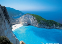 希腊扎金索斯最著名的就是沉船湾，一个地球上最美丽的地方。