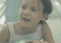 单反拍的纪录片：一个八岁女孩为啥喜欢海上生活